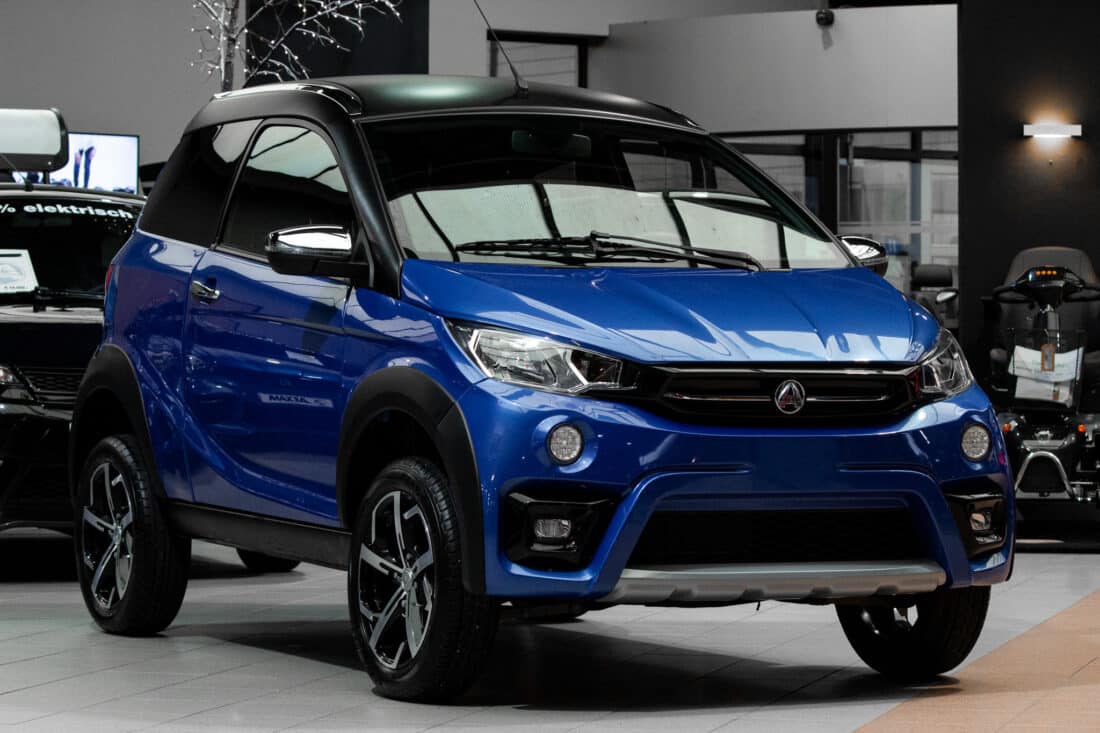 Aixam Crossover Premium Emotion 2023 Brommobiel Occasion Saffierblauw Metallic