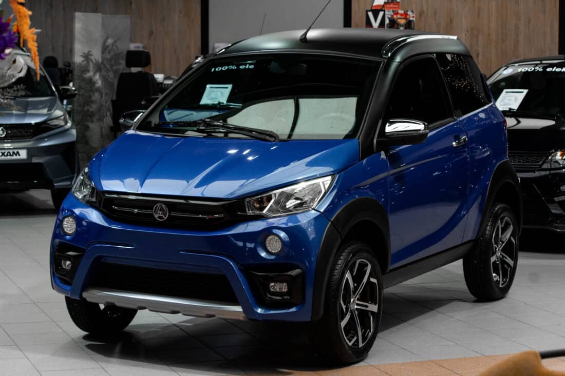 Aixam Crossover Premium Emotion 2023 Brommobiel Occasion Saffierblauw Metallic