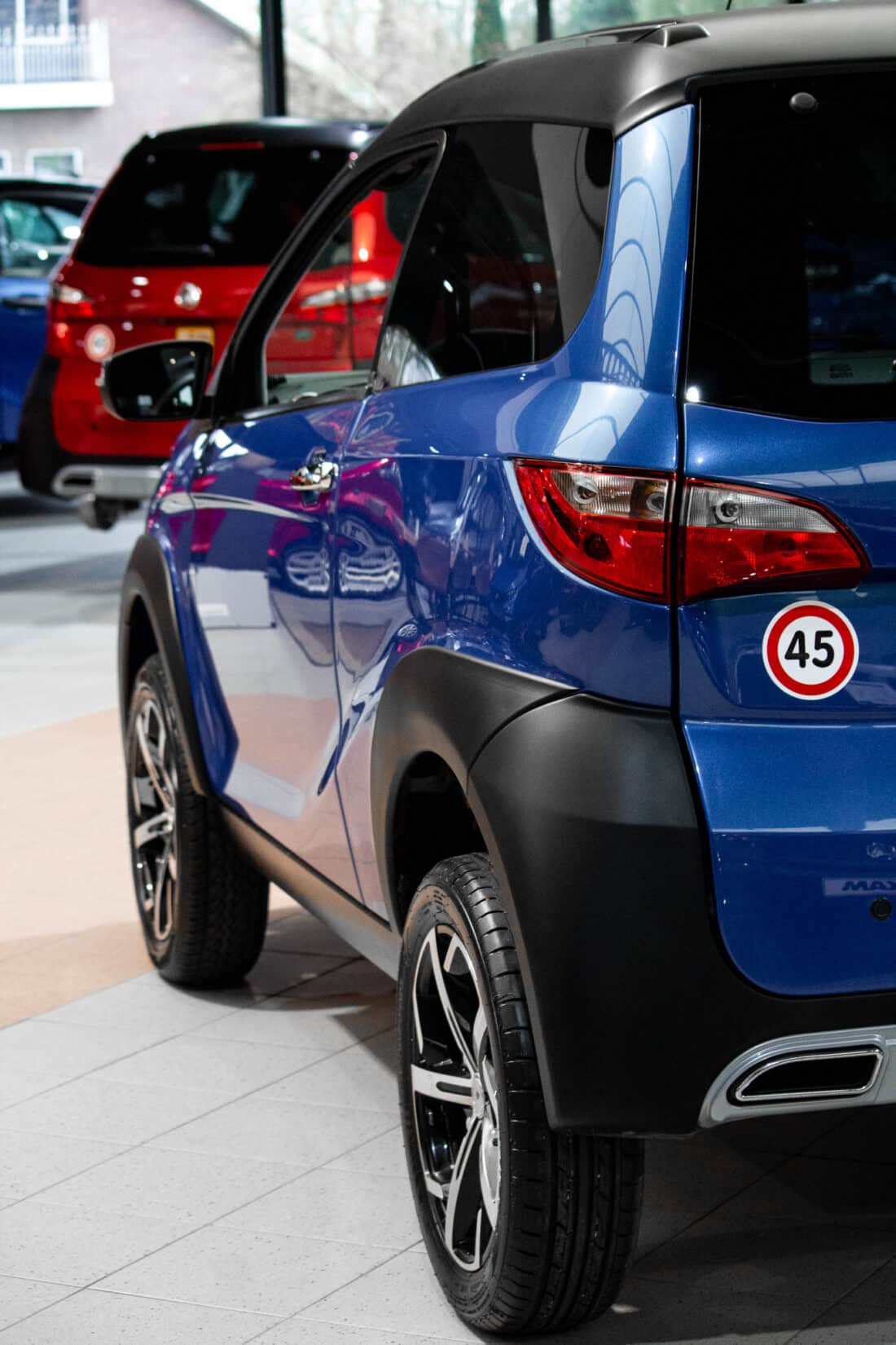 Aixam Crossover Premium Emotion 2023 Brommobiel Occasion Saffierblauw Metallic