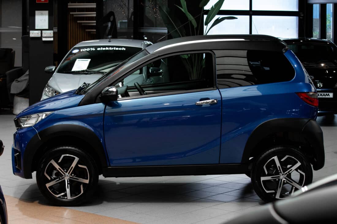 Aixam Crossover Premium Emotion 2021 Brommobiel Occasion Saffierblauw Metallic Airco Aixam Crossover Premium Emotion 2021 Brommobiel Occasion Saffierblauw Metallic Airco