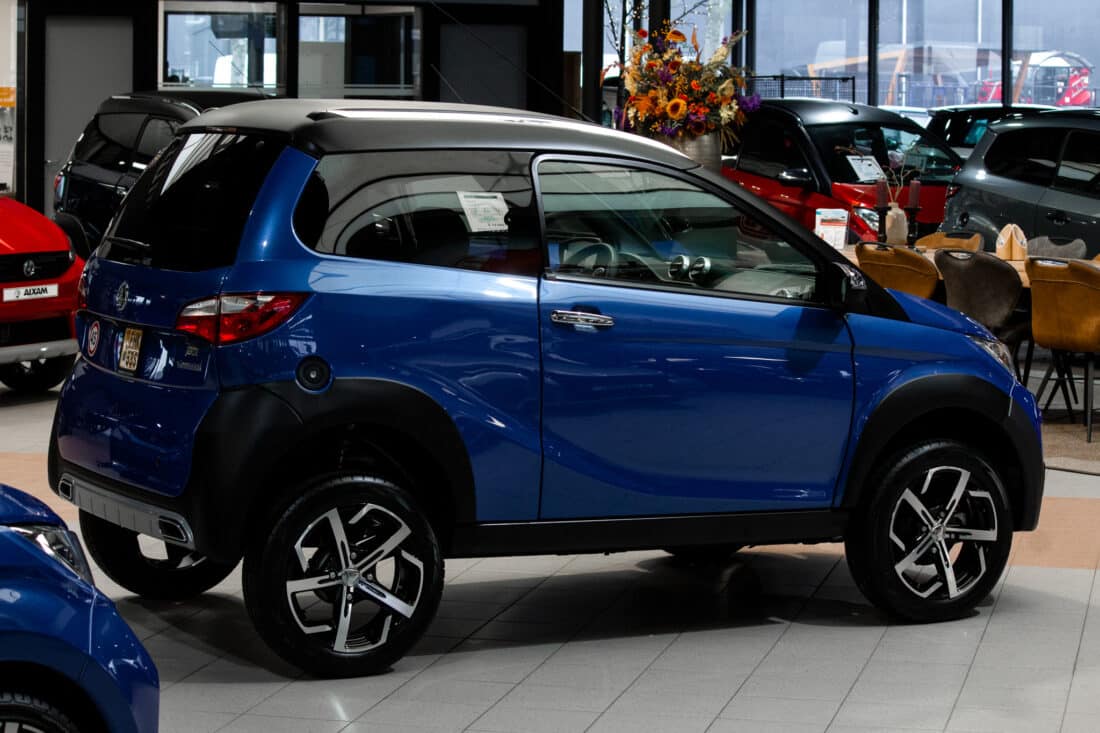 Aixam Crossover Premium Emotion 2021 Brommobiel Occasion Saffierblauw Metallic Airco Aixam Crossover Premium Emotion 2021 Brommobiel Occasion Saffierblauw Metallic Airco