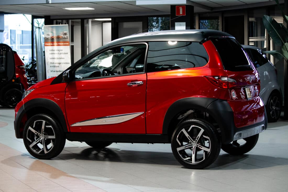 Aixam E Crossover Premium Emotion 2024 Brommobiel Occasion Parelmoerrood Metallic 100 Elektrisch