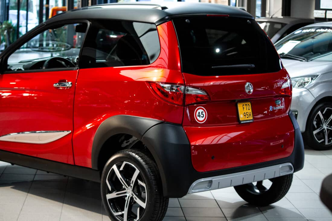 Aixam E Crossover Premium Emotion 2024 Brommobiel Occasion Parelmoerrood Metallic 100 Elektrisch