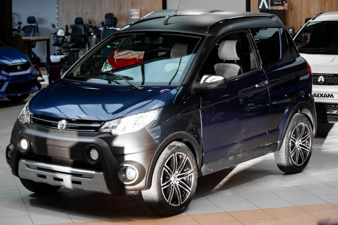 Aixam Crossline Sensation 2016 Brommobiel Occasion Marineblauw Metallic