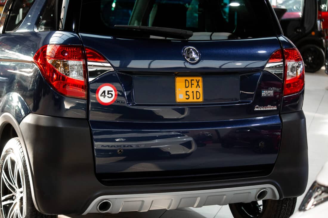 Aixam Crossline Sensation 2016 Brommobiel Occasion Marineblauw Metallic