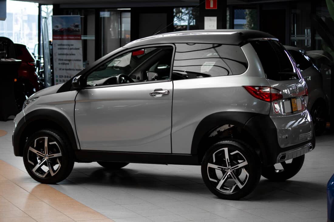 Aixam Crossover Premium Emotion 2021 Brommobiel Occasion Zilvergrijs Metallic