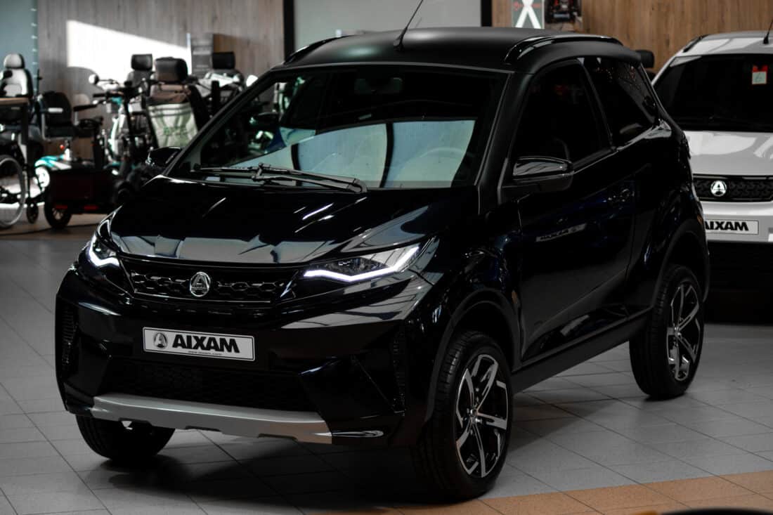 Aixam Crossover Premium Ambition E5 2026 Brommobiel Zwart Metallic