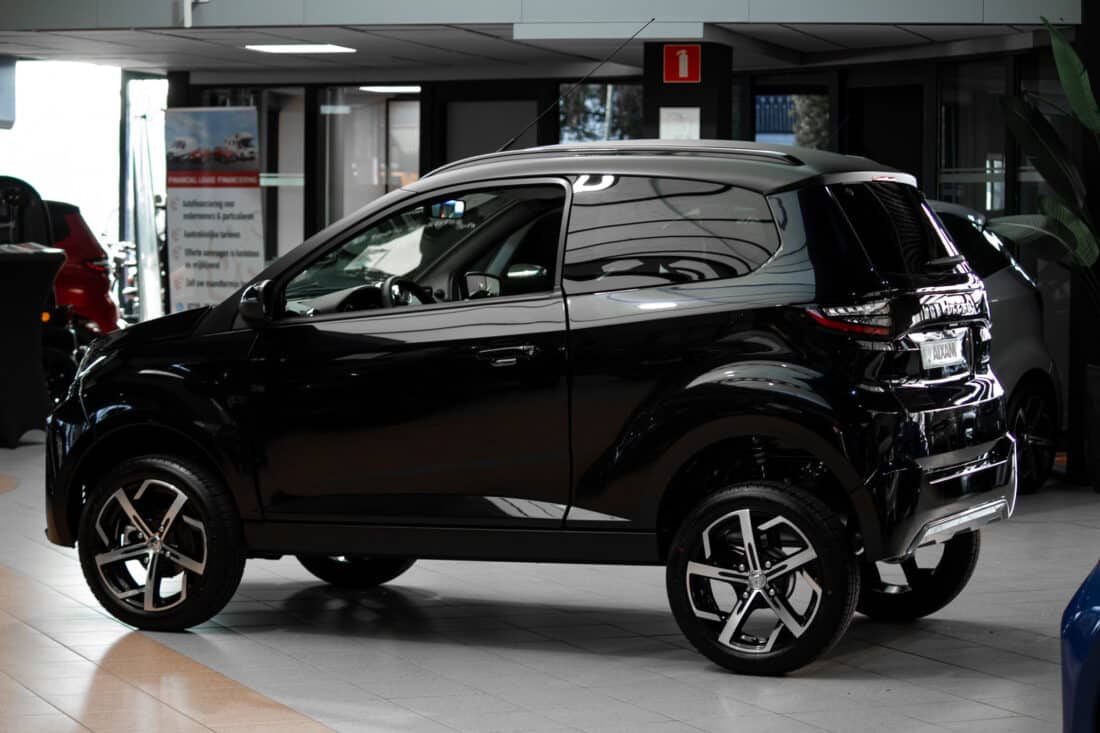 Aixam Crossover Premium Ambition E5 2026 Brommobiel Zwart Metallic