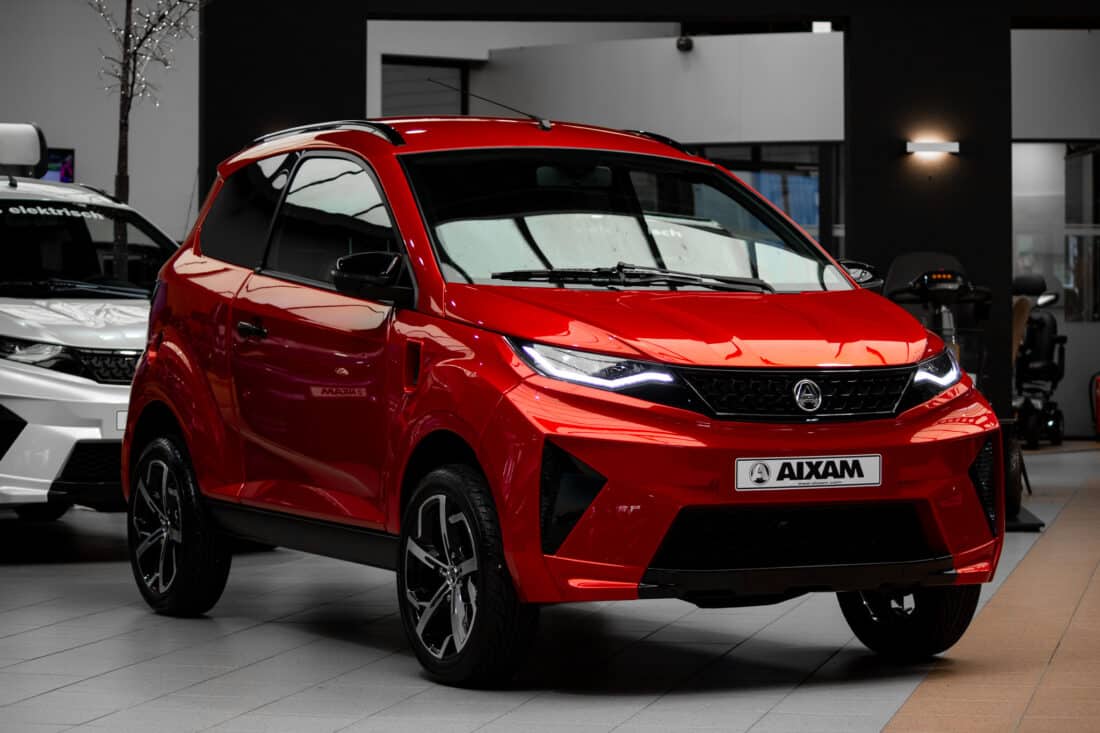 Aixam E Crossover Premium Ambition 2025 Brommobiel Occasion Parelmoerrood Metallic 100 Elektrisch