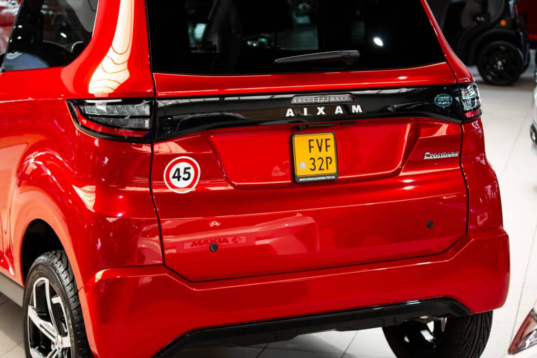 Aixam E Crossover Premium Ambition 2025 Brommobiel Occasion Parelmoerrood Metallic 100 Elektrisch