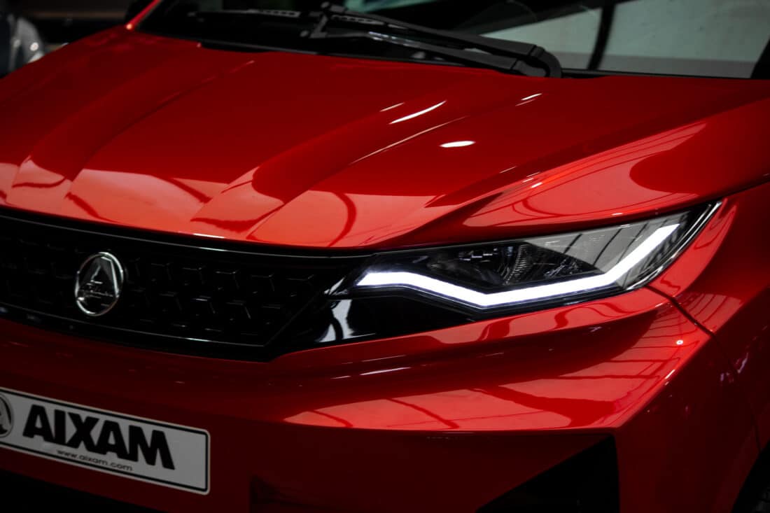 Aixam E Crossover Premium Ambition 2025 Brommobiel Occasion Parelmoerrood Metallic 100 Elektrisch