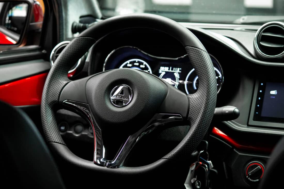 Aixam E Crossover Premium Ambition 2025 Brommobiel Occasion Parelmoerrood Metallic 100 Elektrisch