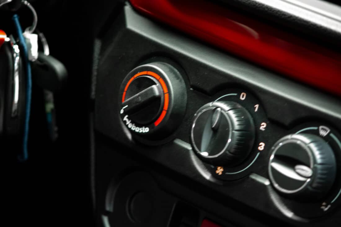 Aixam E Crossover Premium Ambition 2025 Brommobiel Occasion Parelmoerrood Metallic 100 Elektrisch