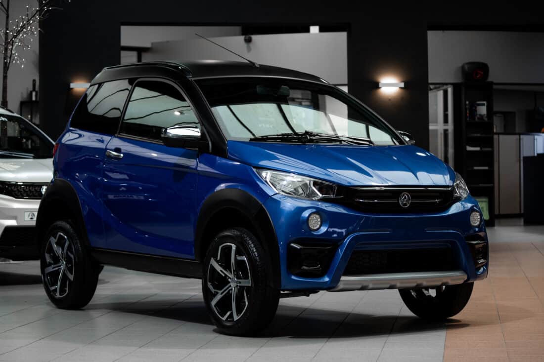 Aixam Crossover Premium Emotion 2021 Brommobiel Occasion Saffierblauw Metallic Aixam Crossover Premium Emotion 2021 Brommobiel Occasion Saffierblauw Metallic