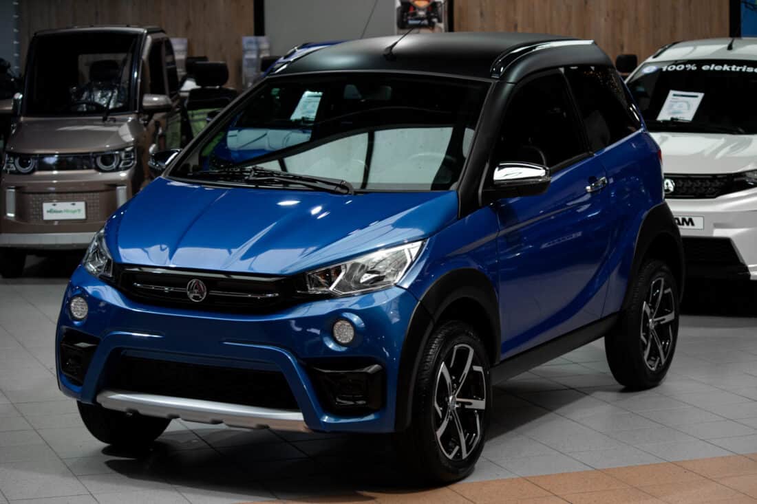 Aixam Crossover Premium Emotion 2021 Brommobiel Occasion Saffierblauw Metallic Aixam Crossover Premium Emotion 2021 Brommobiel Occasion Saffierblauw Metallic