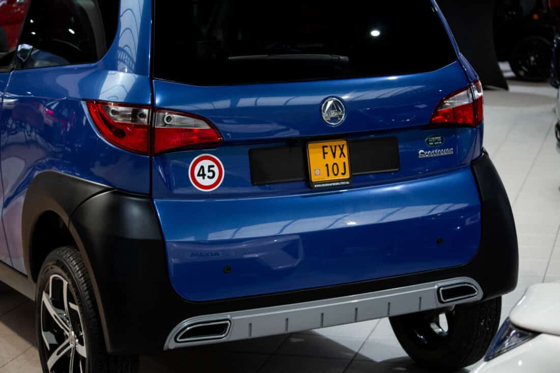 Aixam Crossover Premium Emotion 2021 Brommobiel Occasion Saffierblauw Metallic Aixam Crossover Premium Emotion 2021 Brommobiel Occasion Saffierblauw Metallic