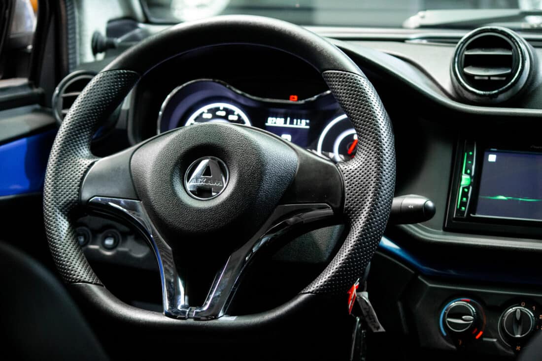 Aixam Crossover Premium Emotion 2021 Brommobiel Occasion Saffierblauw Metallic Aixam Crossover Premium Emotion 2021 Brommobiel Occasion Saffierblauw Metallic