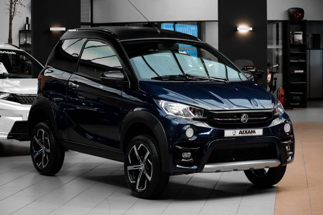 Aixam Crossover Premium Emotion 2021 Brommobiel Occasion Marineblauw Metallic