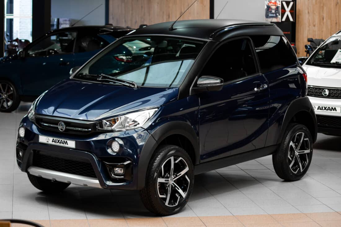 Aixam Crossover Premium Emotion 2021 Brommobiel Occasion Marineblauw Metallic