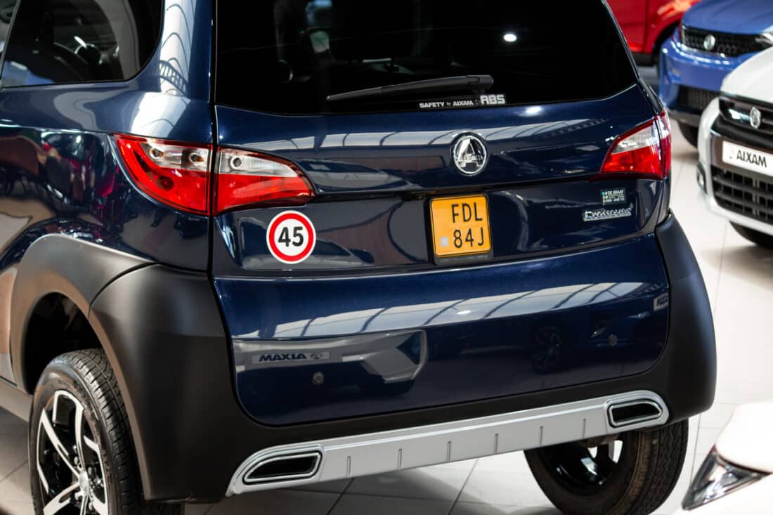 Aixam Crossover Premium Emotion 2021 Brommobiel Occasion Marineblauw Metallic