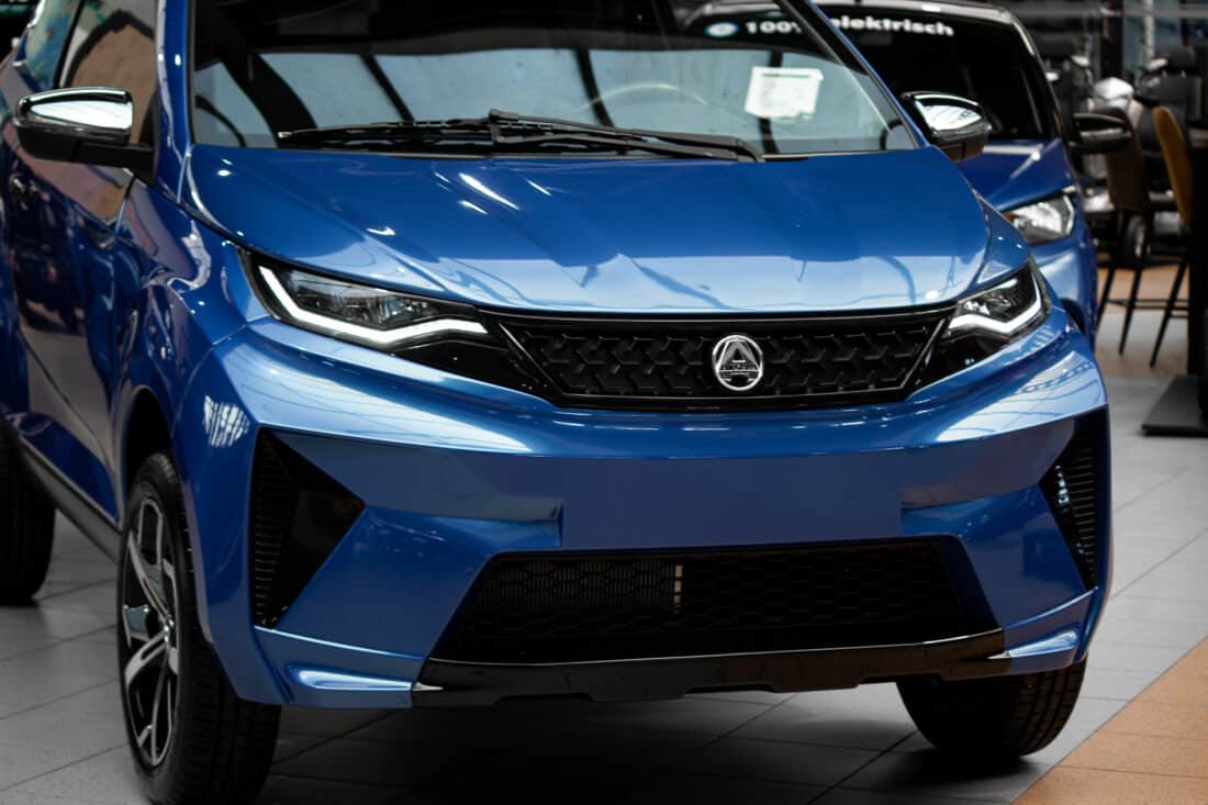 Aixam Crossover Premium Ambition 2024 11 Brommobiel Occasion Saffierblauw Metallic Airco