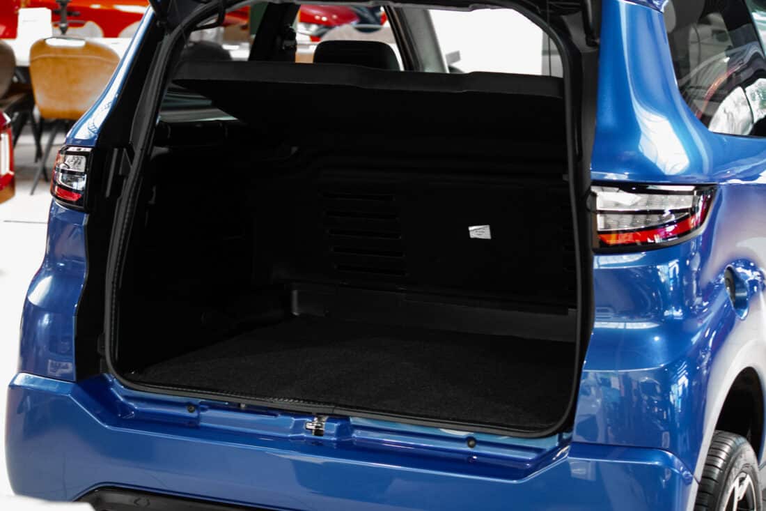 Aixam Crossover Premium Ambition 2024 11 Brommobiel Occasion Saffierblauw Metallic Airco