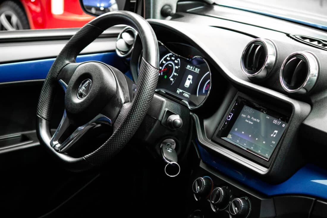 Aixam Crossover Premium Ambition 2024 11 Brommobiel Occasion Saffierblauw Metallic Airco