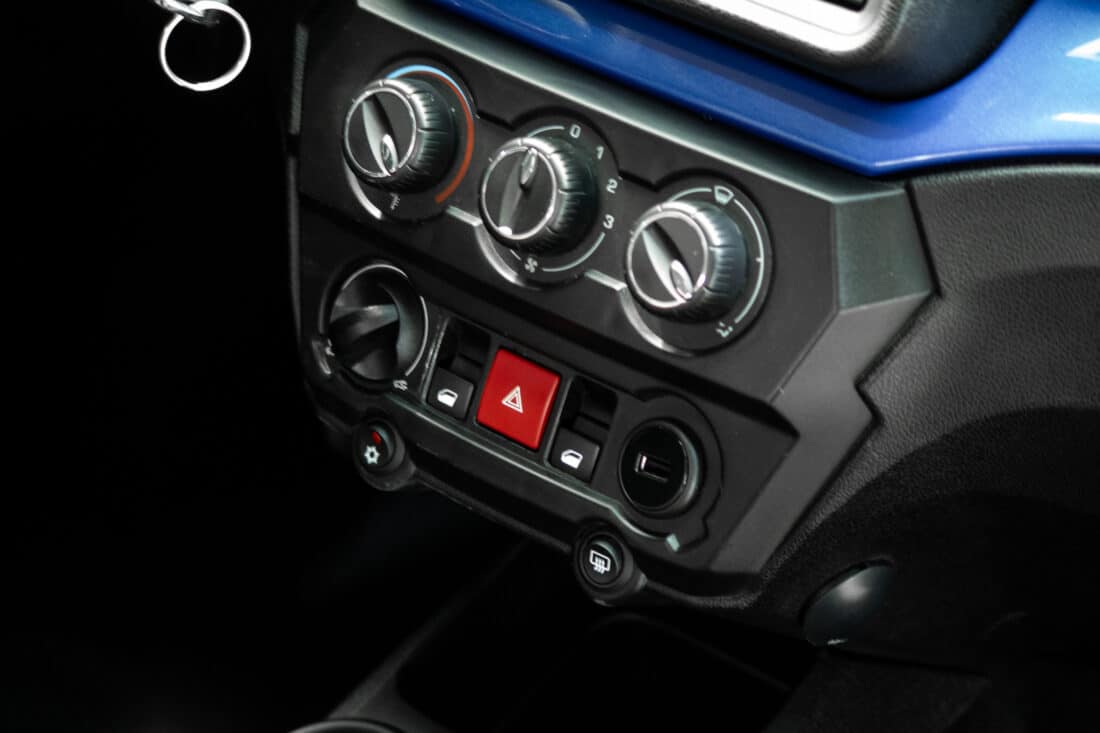 Aixam Crossover Premium Ambition 2024 11 Brommobiel Occasion Saffierblauw Metallic Airco