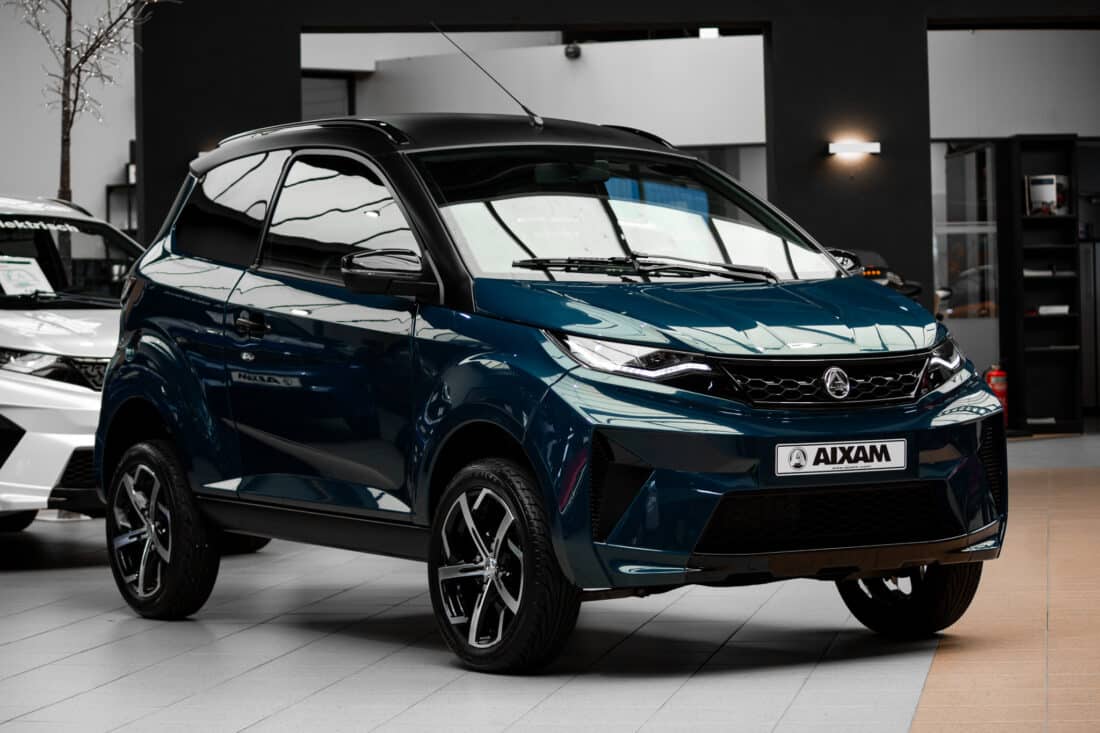 Aixam Crossover Premium Ambition 2025 Brommobiel Occasion Mallardblauw Metallic