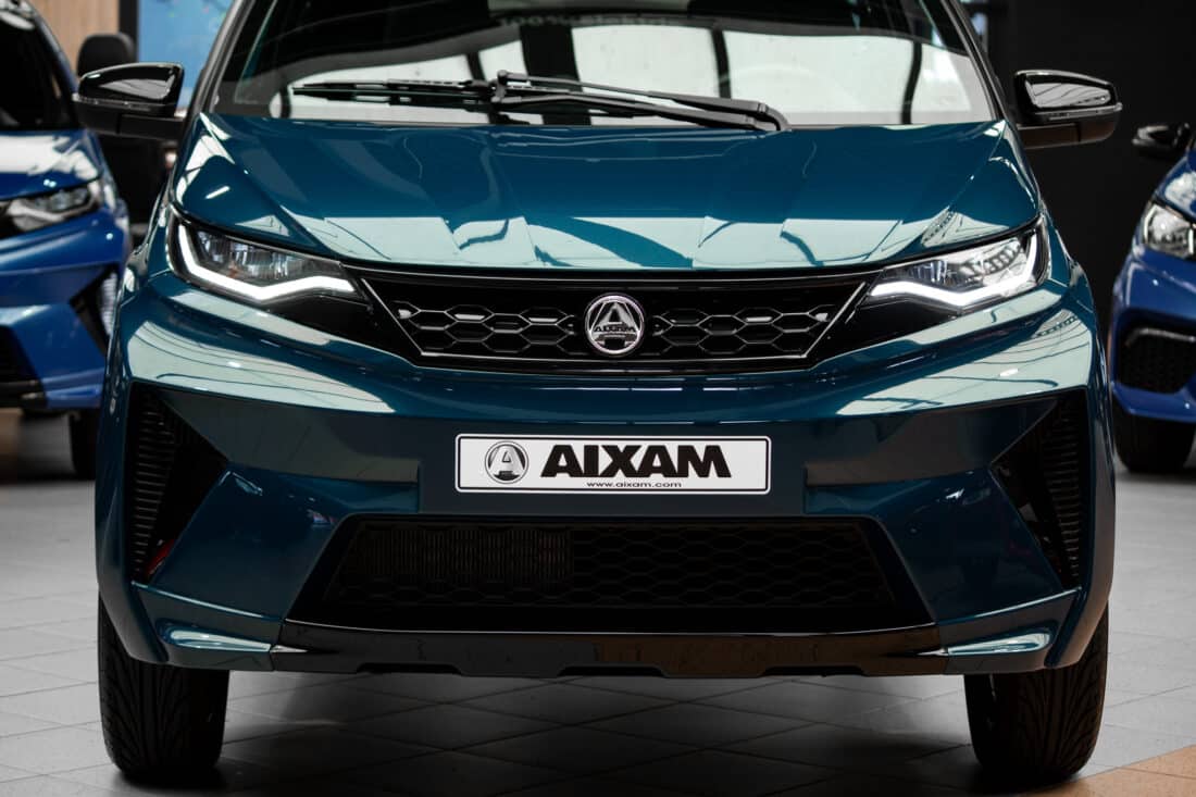 Aixam Crossover Premium Ambition 2025 Brommobiel Occasion Mallardblauw Metallic
