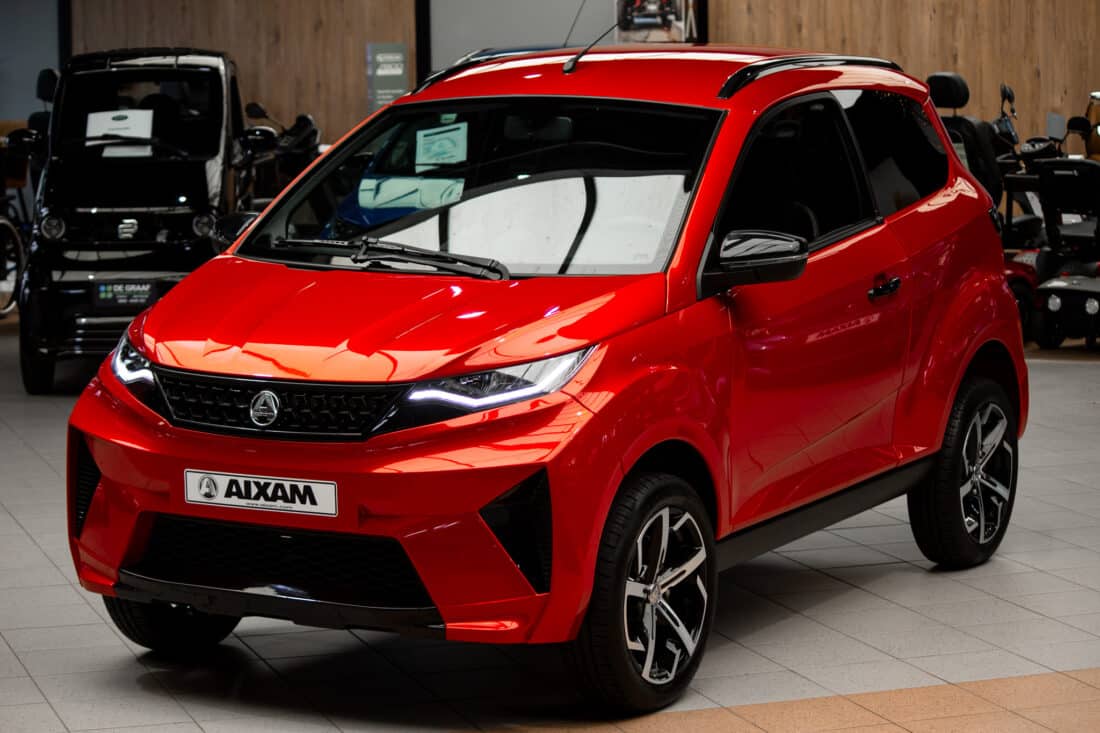 Aixam E Crossover Premium Ambition 2025 Elektrische Brommobiel Occasion Parelmoerrood Metallic