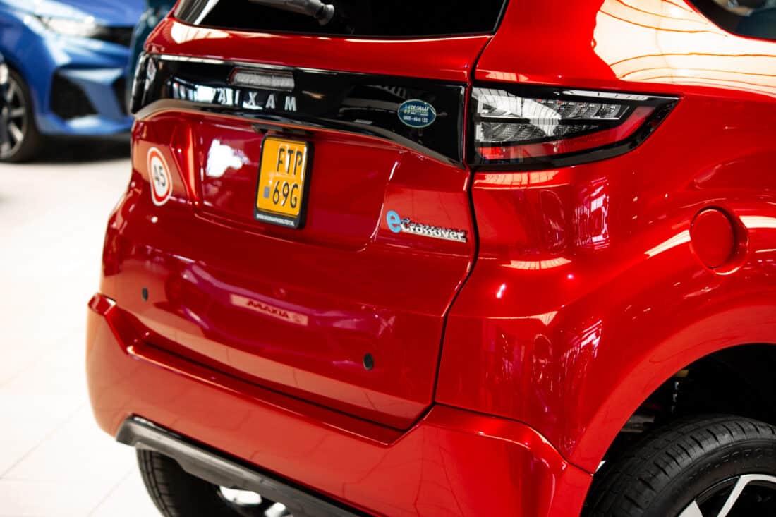 Aixam E Crossover Premium Ambition 2025 Elektrische Brommobiel Occasion Parelmoerrood Metallic
