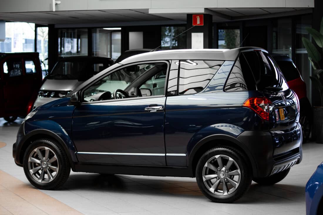 Aixam Crossline Vision 2015 Brommobiel Occasion Marineblauw Metallic