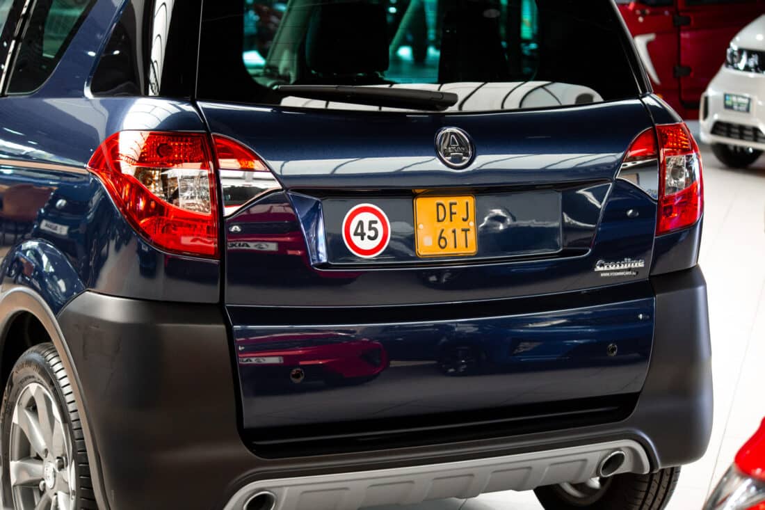 Aixam Crossline Vision 2015 Brommobiel Occasion Marineblauw Metallic