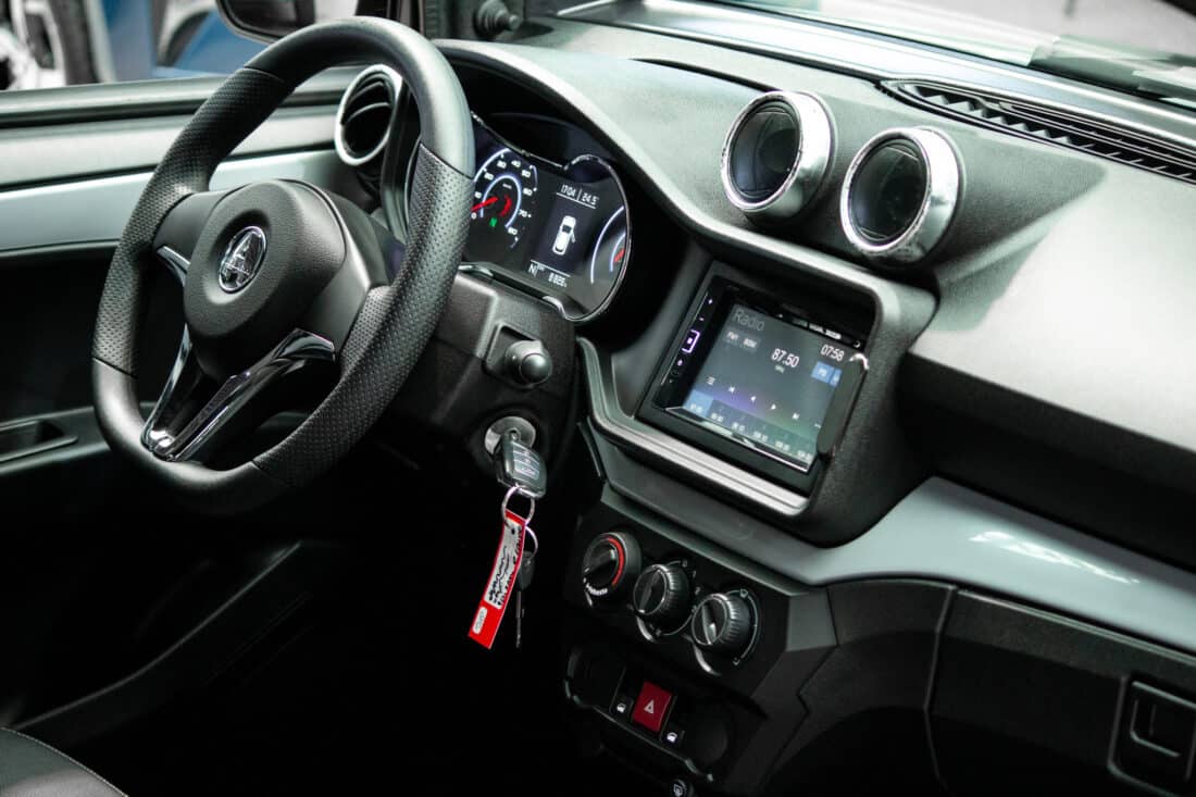 Aixam E Coup Premium Emotion 2022 Elektrische Brommobiel Occasion Zilvergrijs Metallic