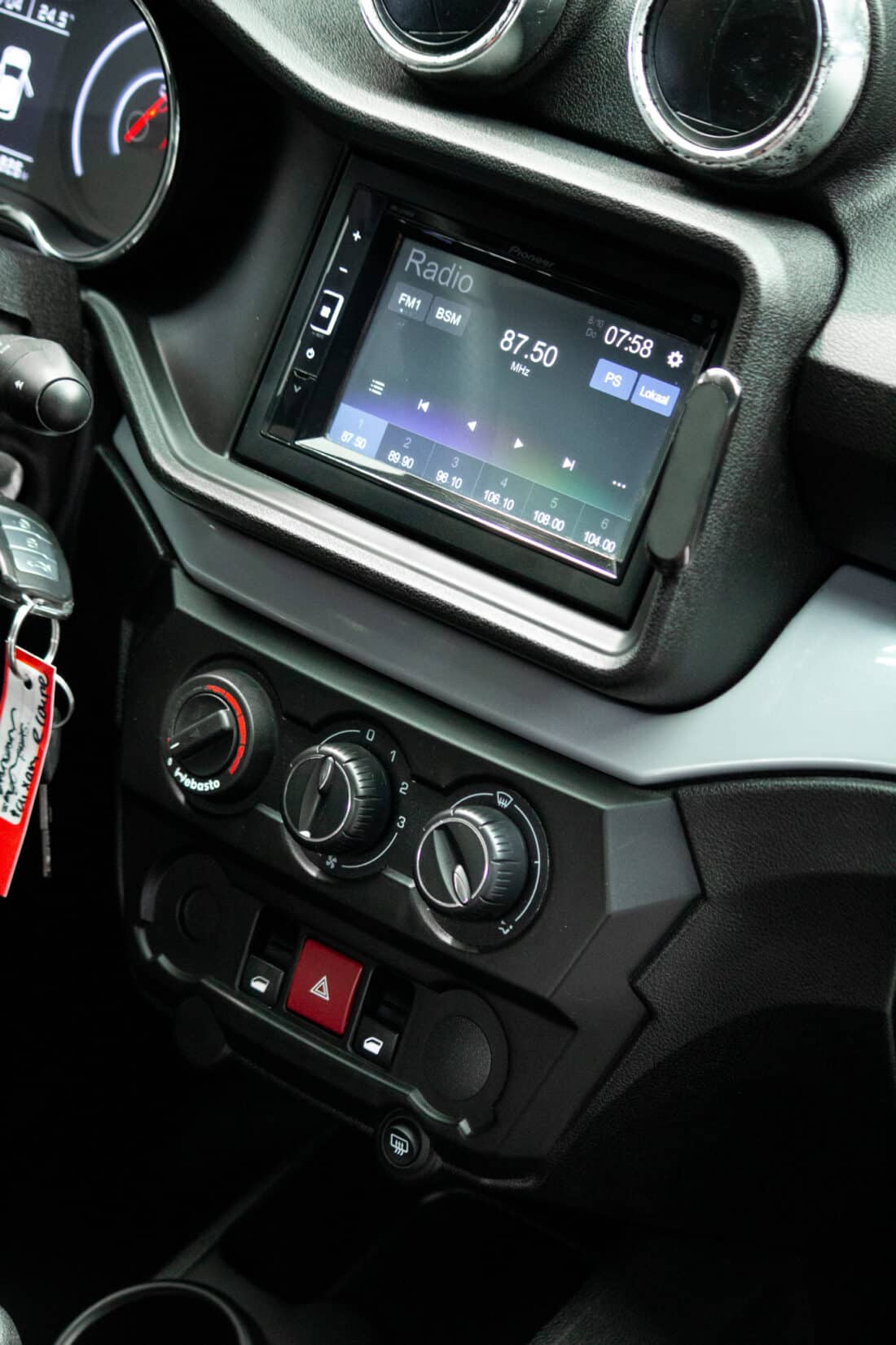 Aixam E Coup Premium Emotion 2022 Elektrische Brommobiel Occasion Zilvergrijs Metallic