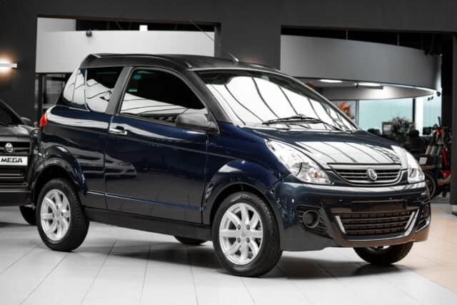 Aixam Crossline Vision 2012 Brommobiel Occasion Marineblauw Metallic