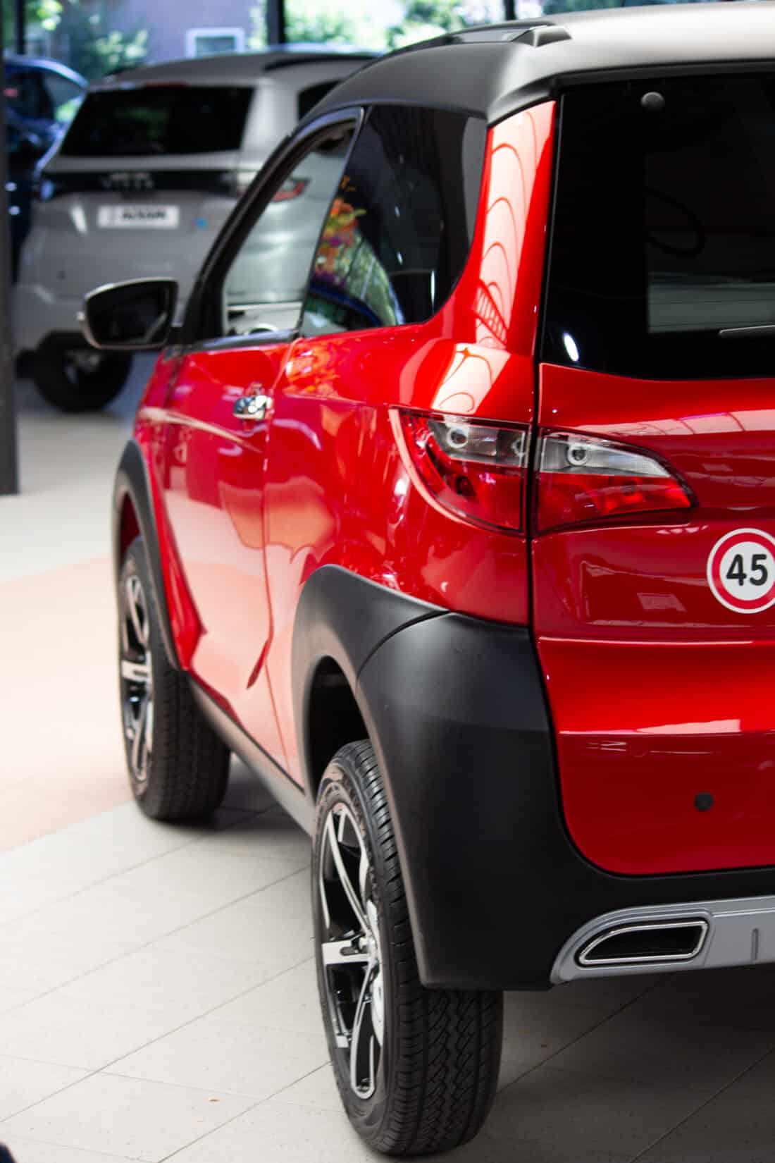 Aixam Crossover Premium Emotion 2021 Brommobiel Occasion Parelmoerrood Metallic Aixam Crossover Premium Emotion 2021 Brommobiel Occasion Parelmoerrood Metallic