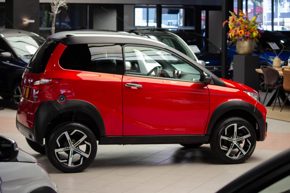 Aixam Crossover Premium Emotion 2021 Brommobiel Occasion Parelmoerrood Metallic Aixam Crossover Premium Emotion 2021 Brommobiel Occasion Parelmoerrood Metallic