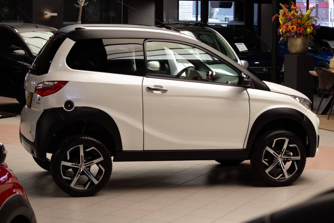 Aixam Crossover Premium Emotion 2023 Brommobiel Occasion Parelmoer Wit Aixam Crossover Premium Emotion 2023 Brommobiel Occasion Parelmoer Wit