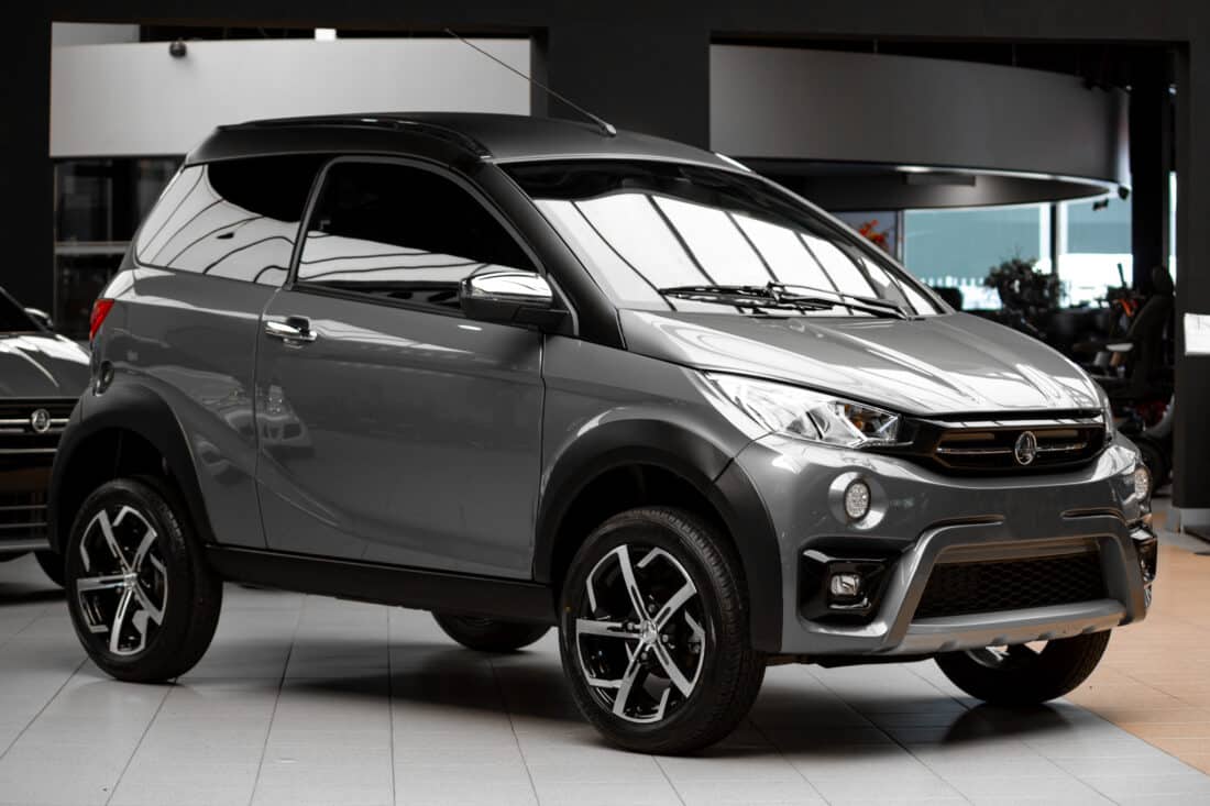 Aixam Crossover Premium Emotion 2022 Brommobiel Occasion Titaniumgrijs Metallic Aixam Crossover Premium Emotion 2022 Brommobiel Occasion Titaniumgrijs Metallic
