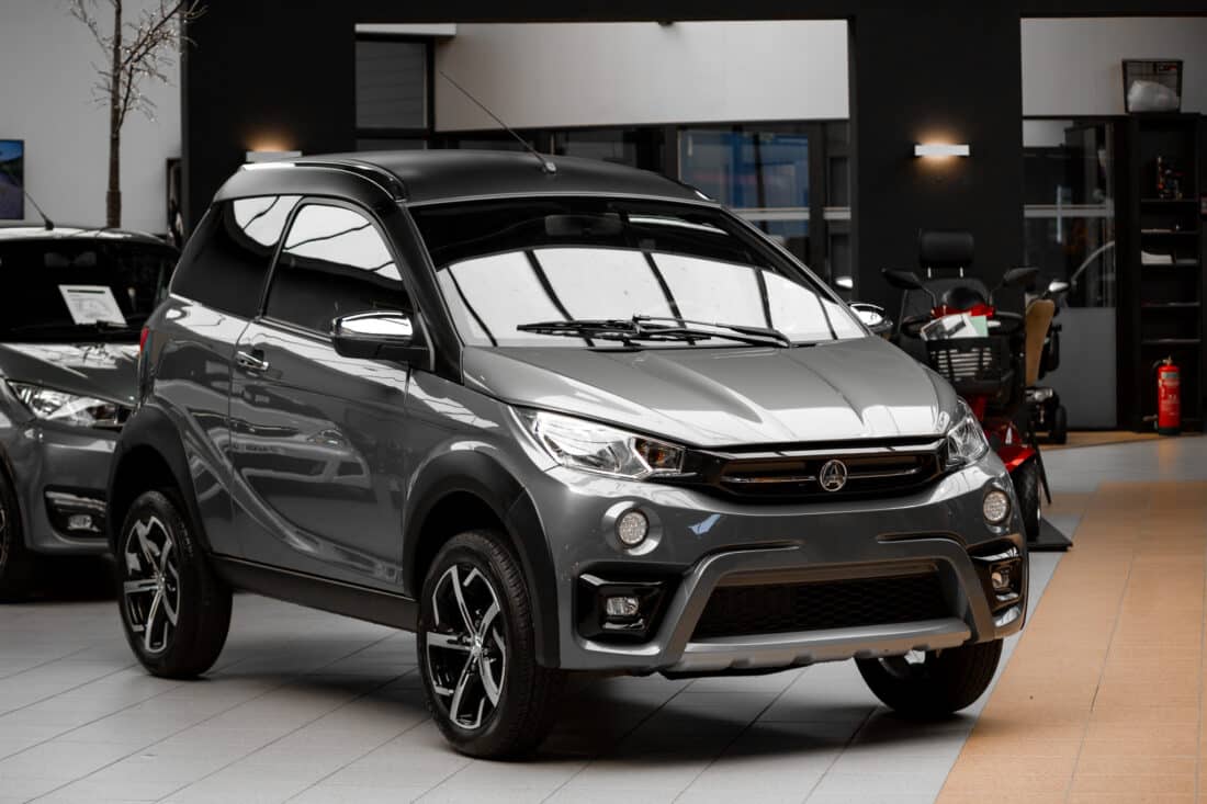 Aixam Crossover Premium Emotion 2022 Brommobiel Occasion Titaniumgrijs Metallic Aixam Crossover Premium Emotion 2022 Brommobiel Occasion Titaniumgrijs Metallic