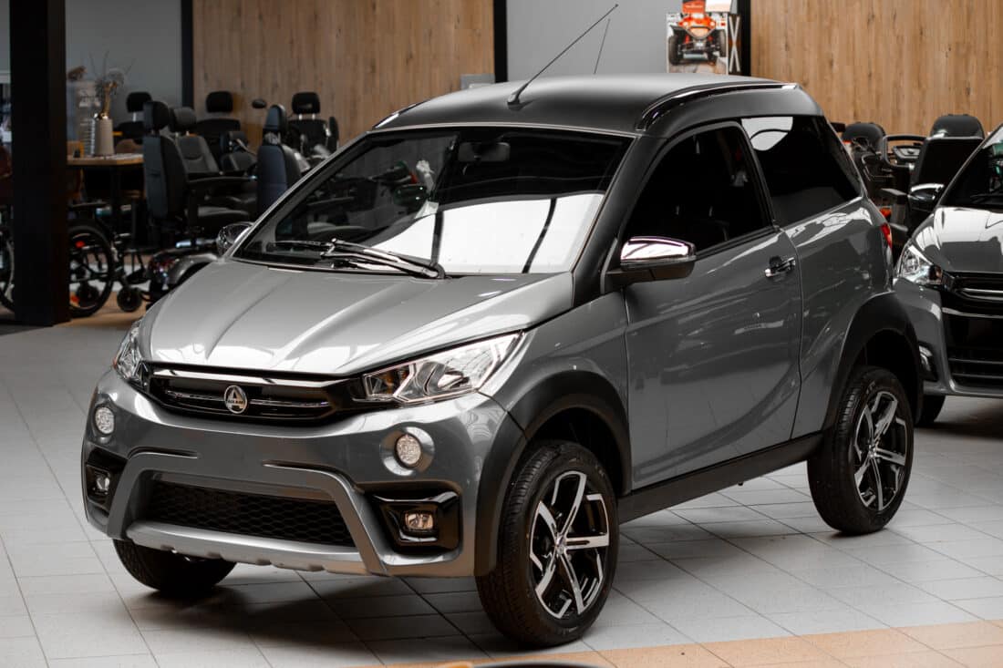 Aixam Crossover Premium Emotion 2022 Brommobiel Occasion Titaniumgrijs Metallic Aixam Crossover Premium Emotion 2022 Brommobiel Occasion Titaniumgrijs Metallic