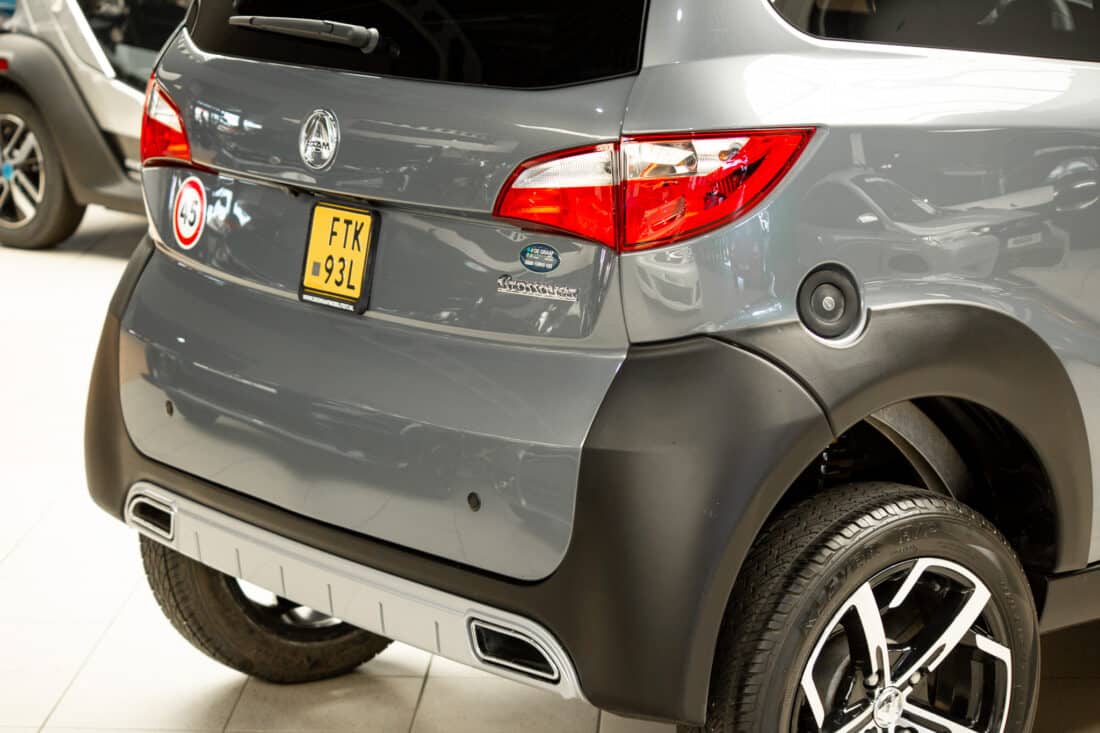Aixam Crossover Premium Emotion 2022 Brommobiel Occasion Titaniumgrijs Metallic Aixam Crossover Premium Emotion 2022 Brommobiel Occasion Titaniumgrijs Metallic