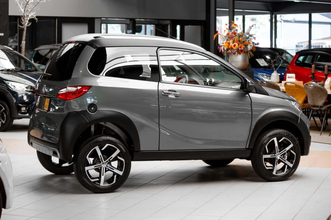Aixam Crossover Premium Emotion 2022 Brommobiel Occasion Titaniumgrijs Metallic Aixam Crossover Premium Emotion 2022 Brommobiel Occasion Titaniumgrijs Metallic