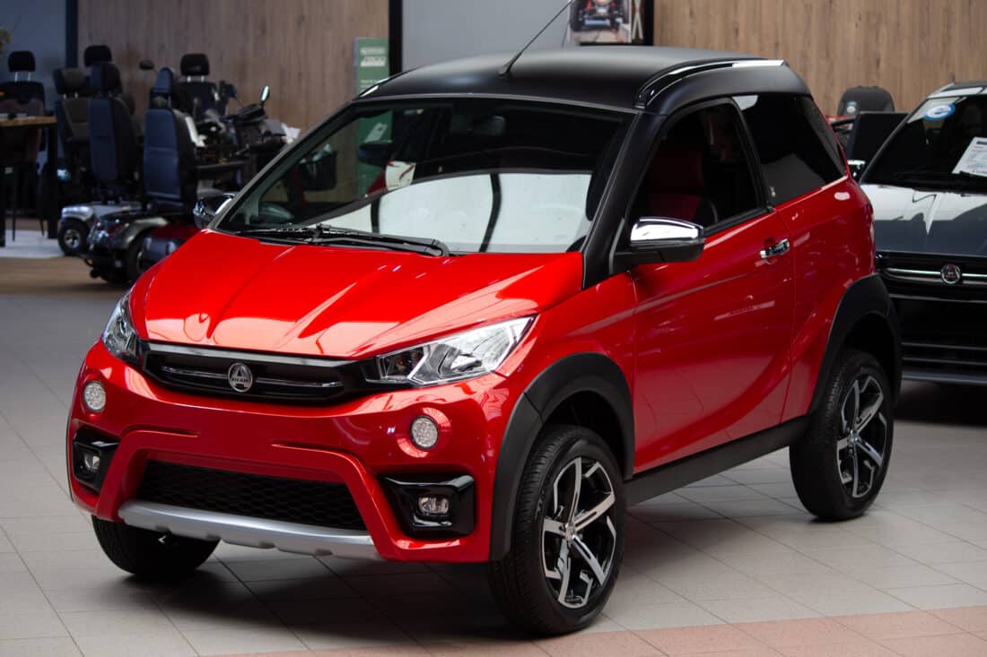 Aixam Crossover Premium Emotion 2023 Brommobiel Occasion Parelmoerrood Metallic