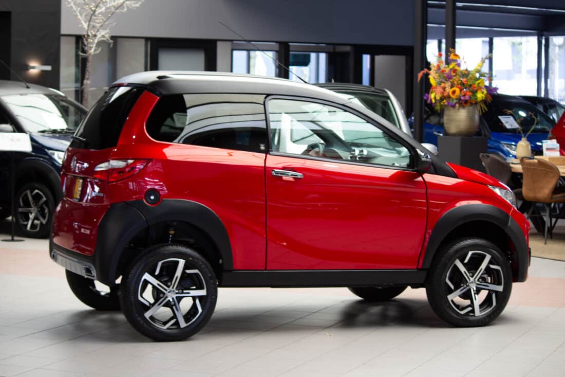 Aixam Crossover Premium Emotion 2023 Brommobiel Occasion Parelmoerrood Metallic