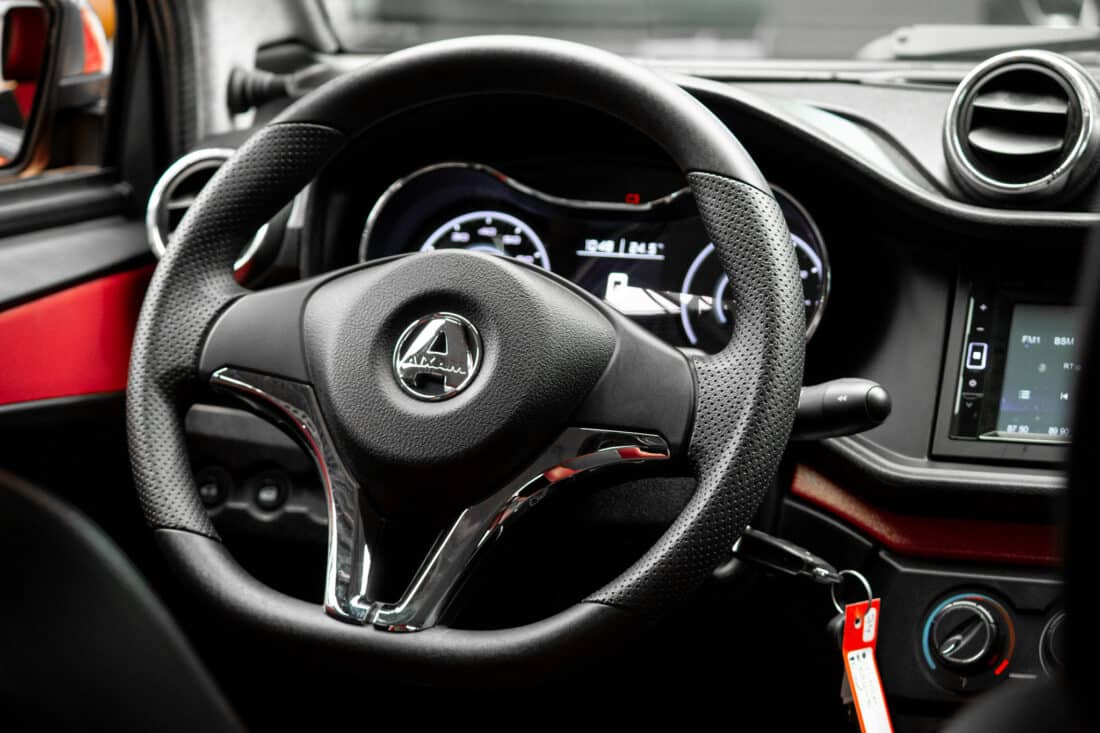 Aixam Crossover Premium Emotion 2023 Brommobiel Occasion Parelmoerrood Metallic
