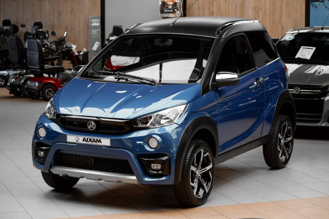Aixam Crossover Premium Emotion 2021 Brommobiel Occasion Saffierblauw Metallic