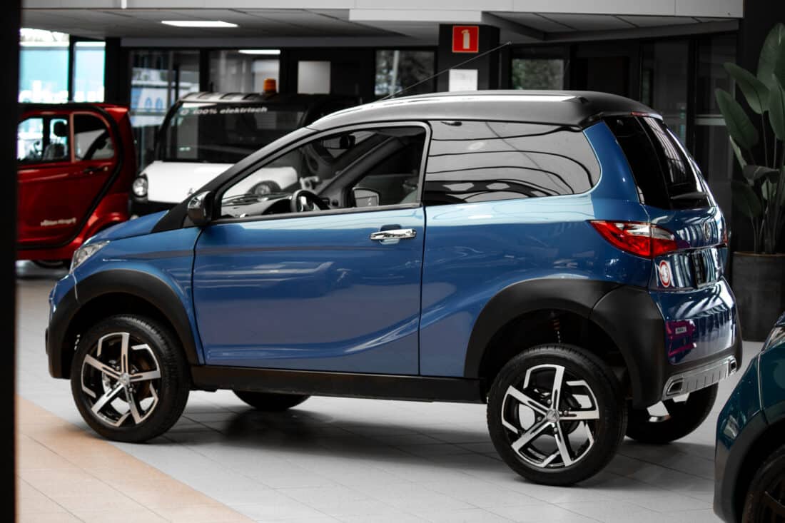 Aixam Crossover Premium Emotion 2021 Brommobiel Occasion Saffierblauw Metallic